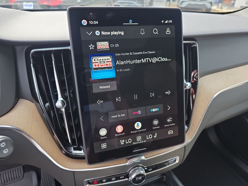 2026 Volvo XC60 Plus - Photo 15