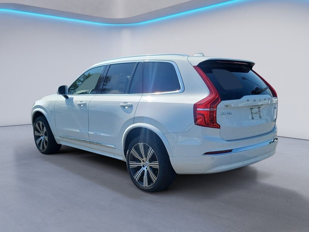 2025 Volvo XC90 T8 photo 4
