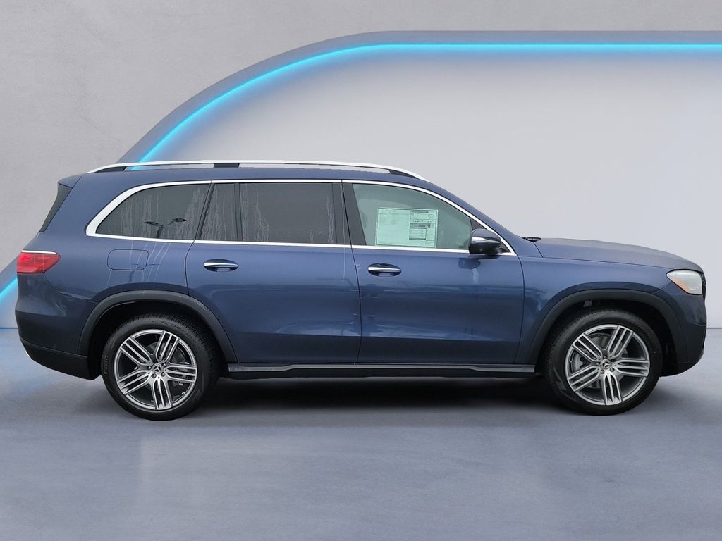2025 Mercedes Benz GLS 450 4MATIC photo 2