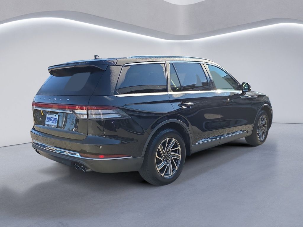 2021 Lincoln Aviator Standard photo 3