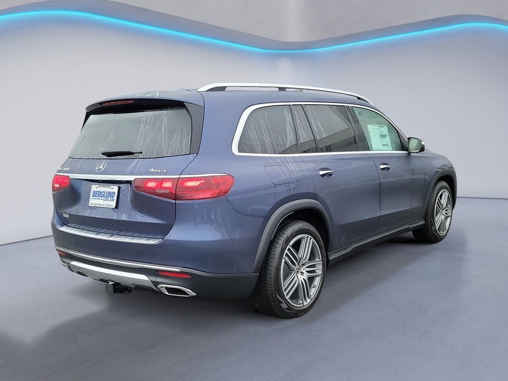 2025 Mercedes Benz GLS 450 4MATIC photo 3