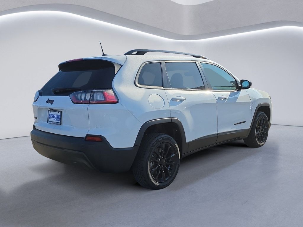 Used 2023 Jeep Cherokee Altitude Lux SUV