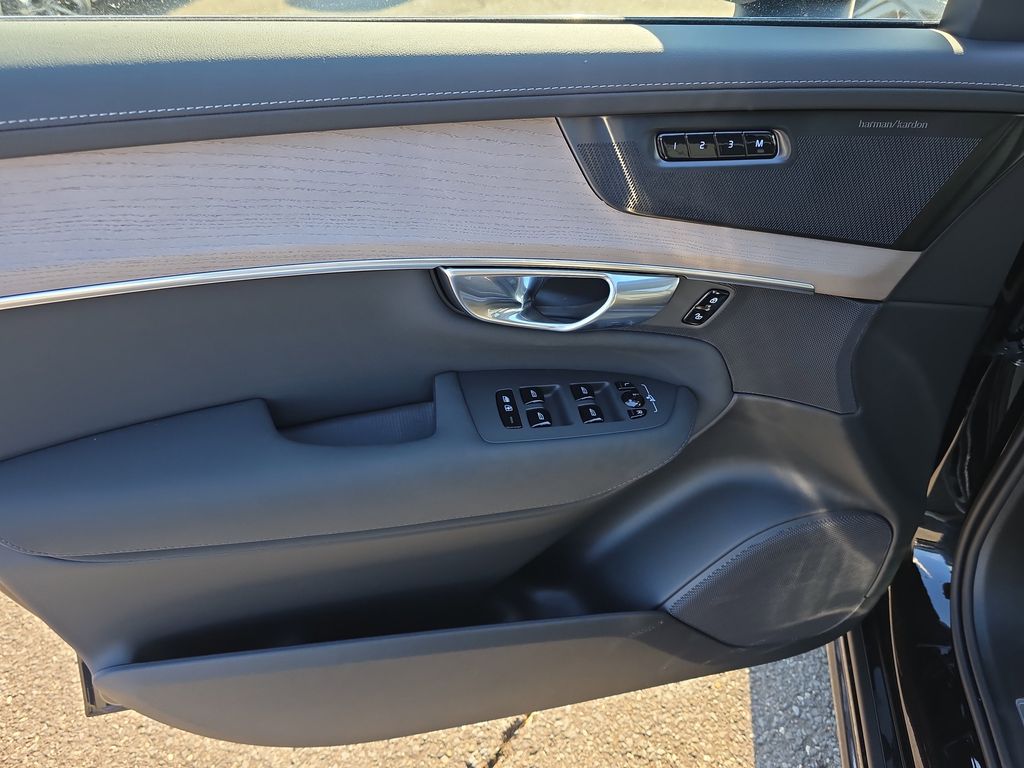 2026 Volvo XC90 Plus - Photo 11