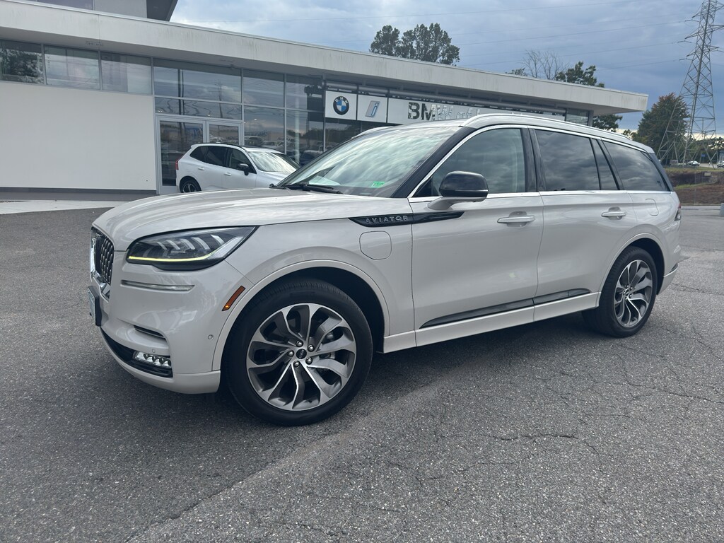 2021 Lincoln Aviator Grand Touring photo 2