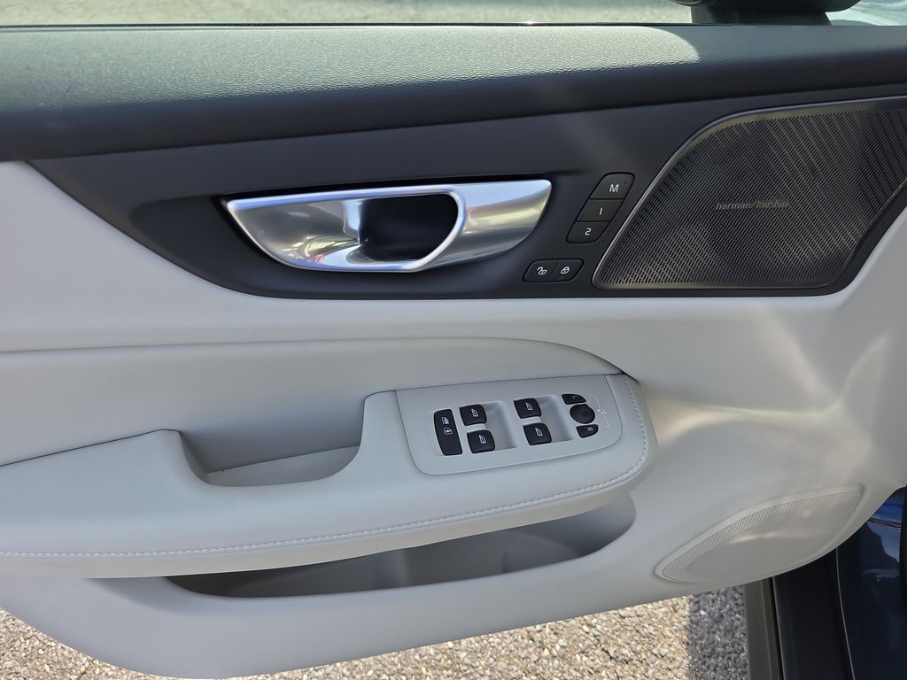 2026 Volvo V60 Cross Country Plus - Photo 11