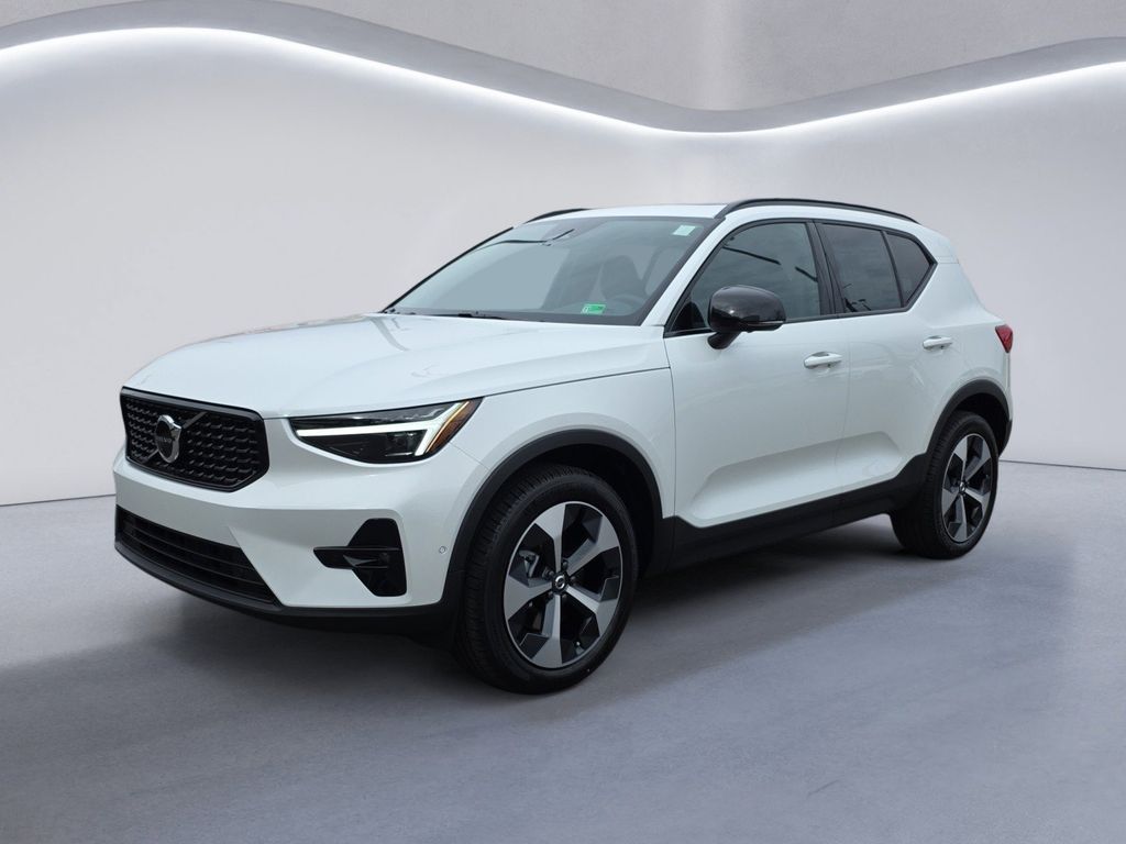 2026 Volvo XC40 Plus - Photo 7