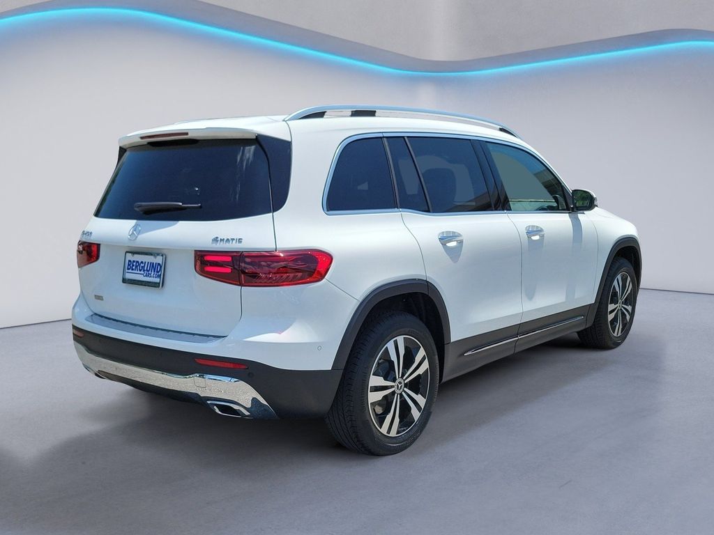 2025 Mercedes Benz GLB 250 4MATIC photo 4