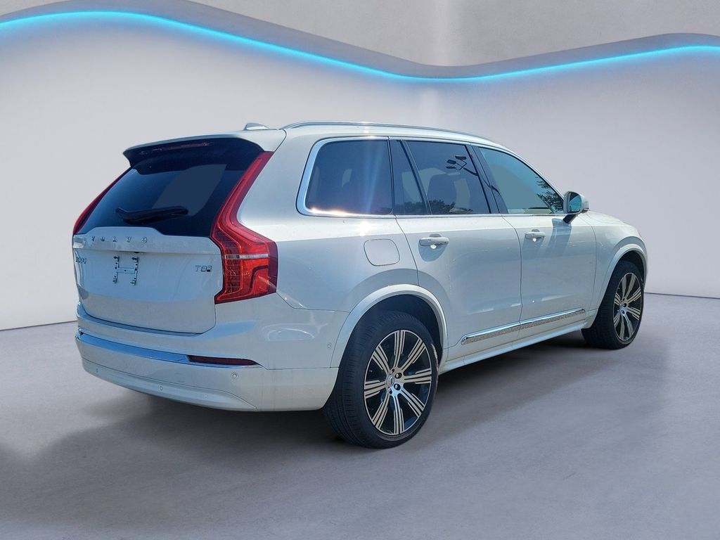 2025 Volvo XC90 T8 photo 3