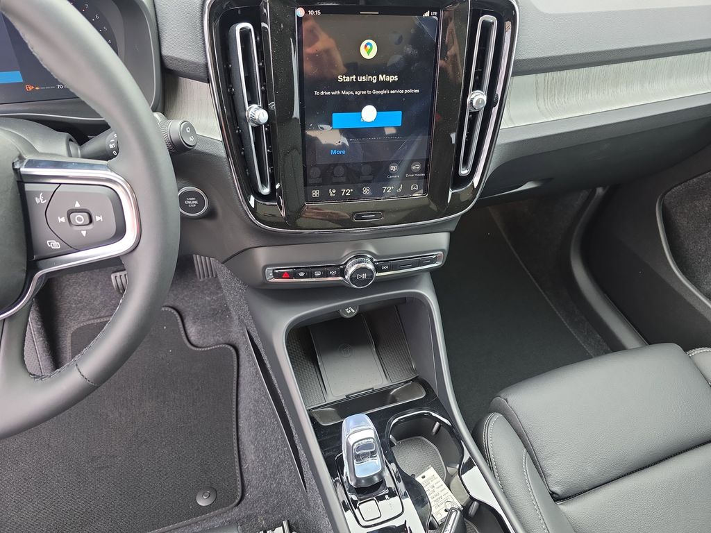 2026 Volvo XC40 Plus - Photo 17