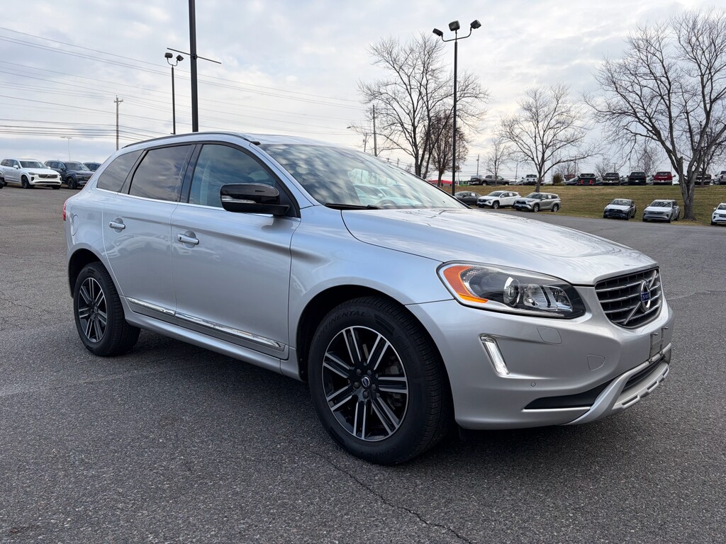 2017 Volvo XC60 T5 Dynamic photo 2