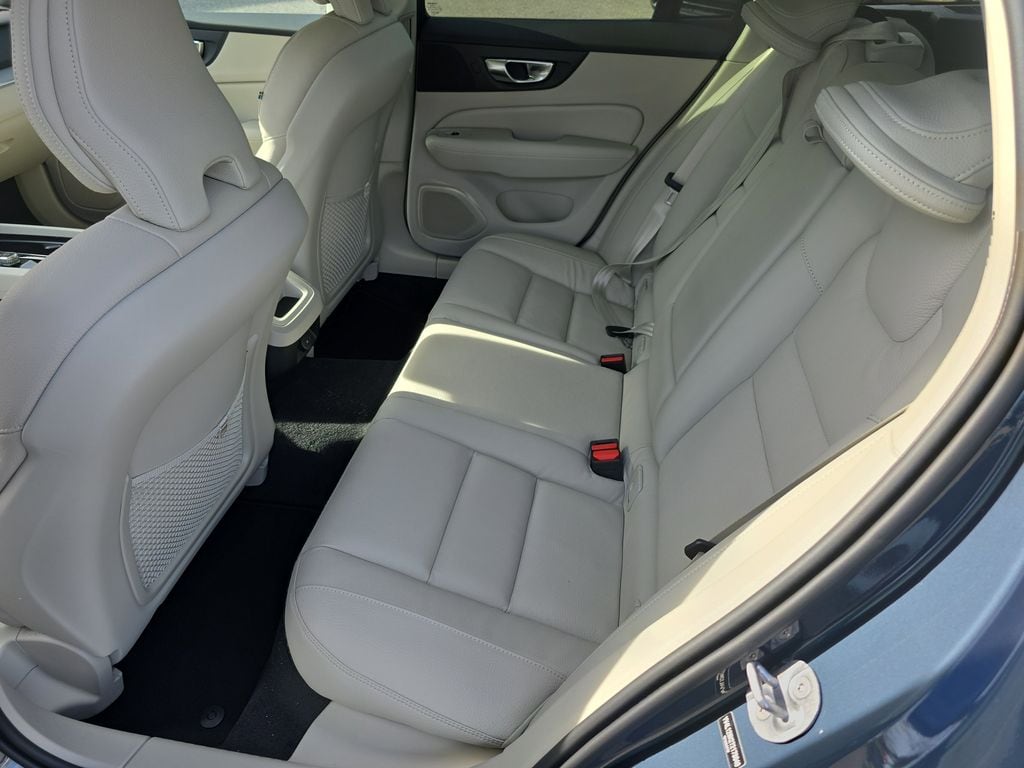 2026 Volvo V60 Cross Country Plus - Photo 10