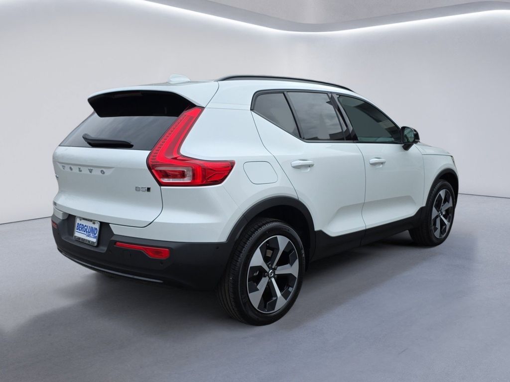 2026 Volvo XC40 Plus photo 2