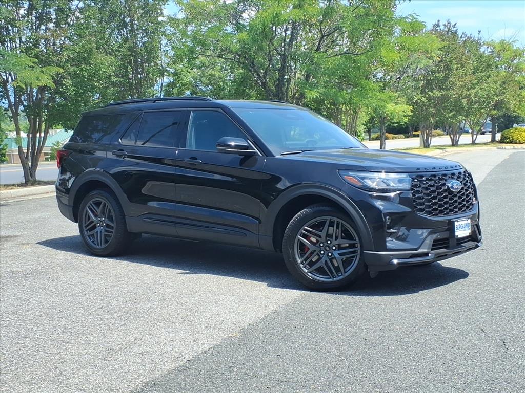 2026 Ford Explorer ST - Photo 2