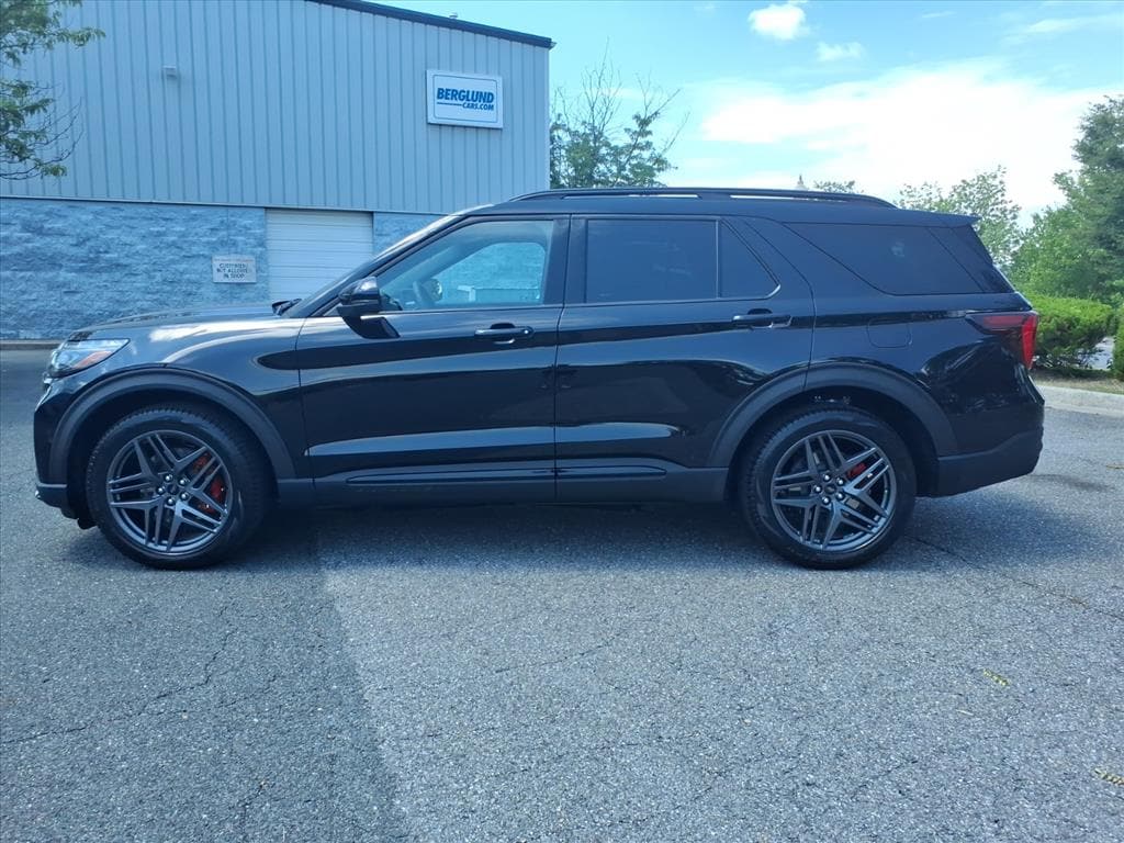 2026 Ford Explorer ST - Photo 6