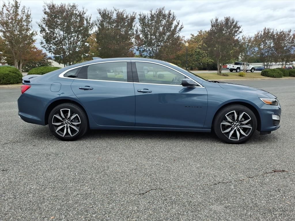 2024 Chevrolet Malibu RS photo 2