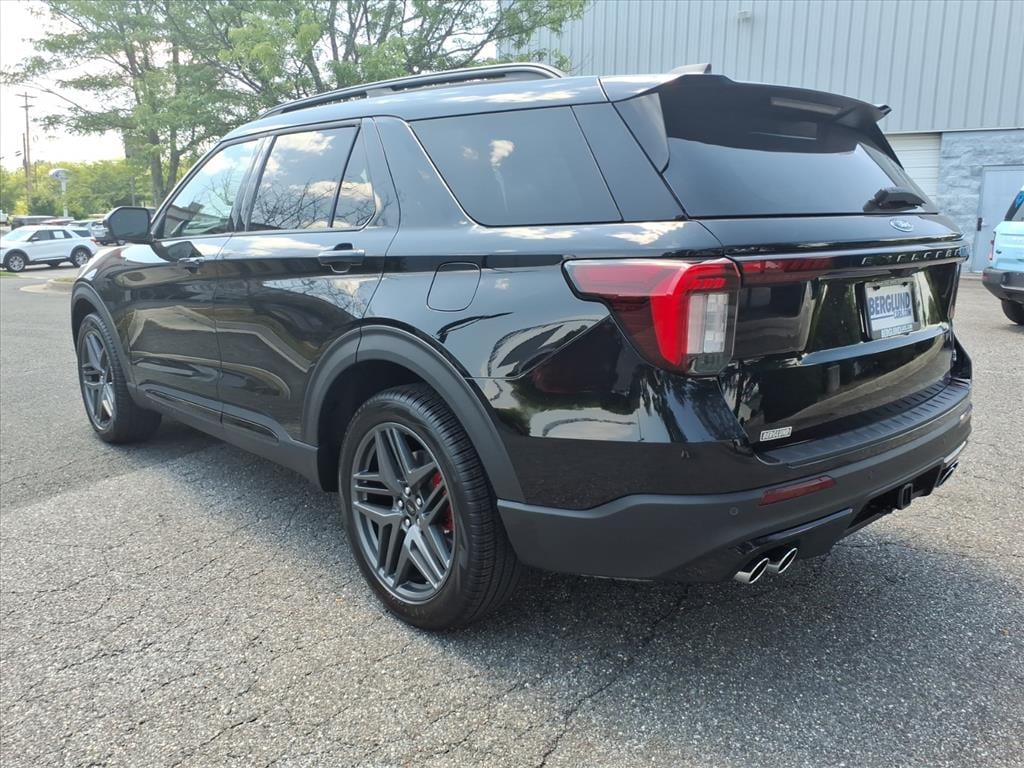 2026 Ford Explorer ST - Photo 7
