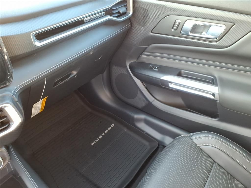 2026 Ford Mustang GT Premium Convertible - Photo 18