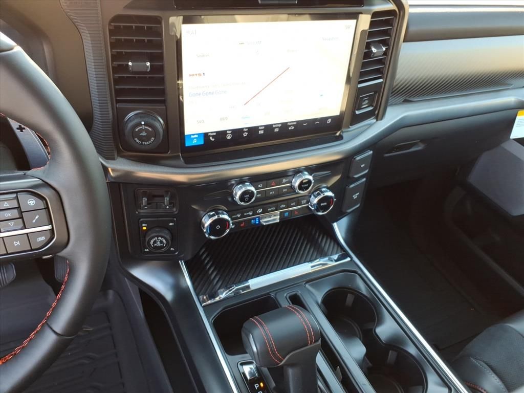 2025 Ford F-150 Raptor - Photo 17