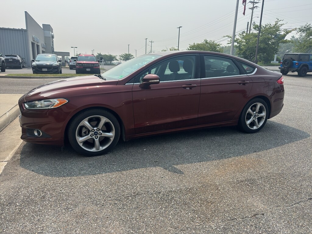 Used 2015 Ford Fusion SE Sedan