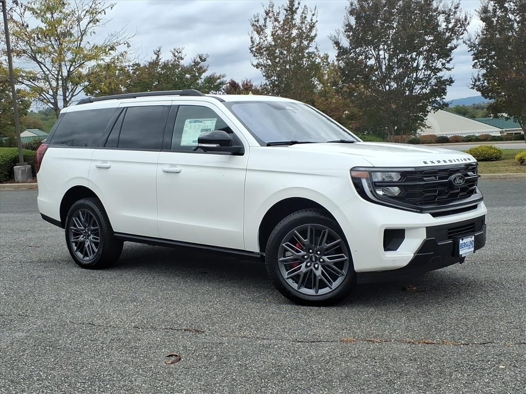 2025 Ford Expedition Platinum's photo