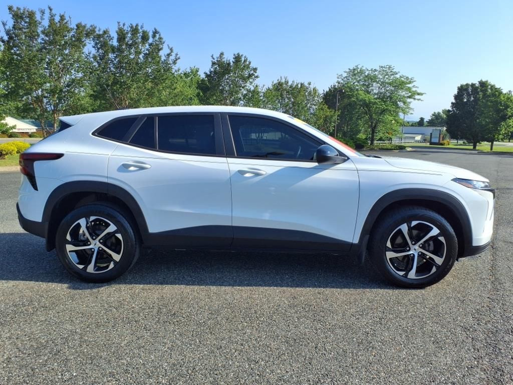 2024 Chevrolet Trax photo 3