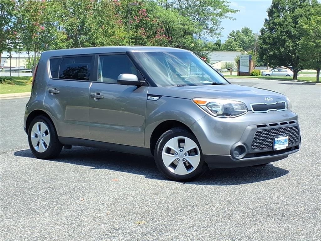 Used 2016 Kia Soul Base with VIN KNDJN2A24G7309361 for sale in Bedford, VA