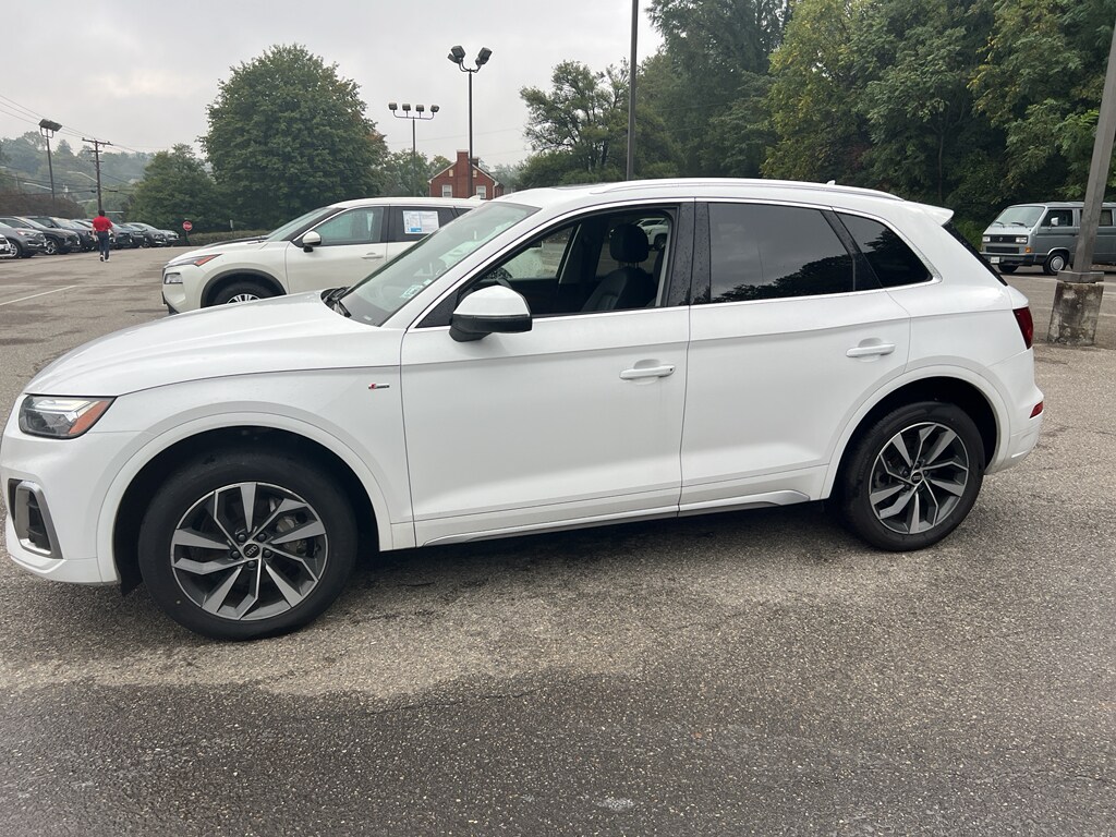 2023 Audi Q5 45 S line Premium photo 2