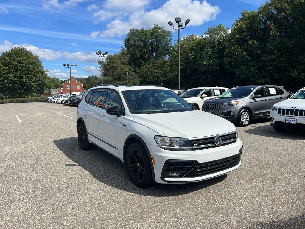 2019 Volkswagen Tiguan SEL R-Line photo 3