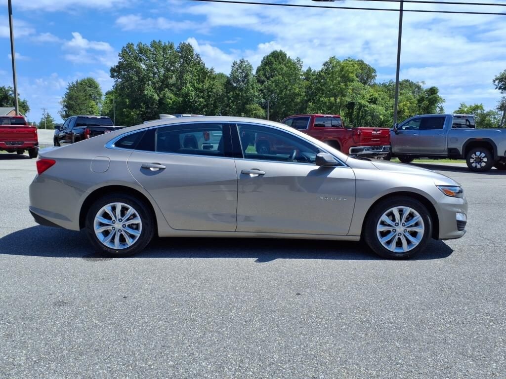 2023 Chevrolet Malibu 1LT photo 2