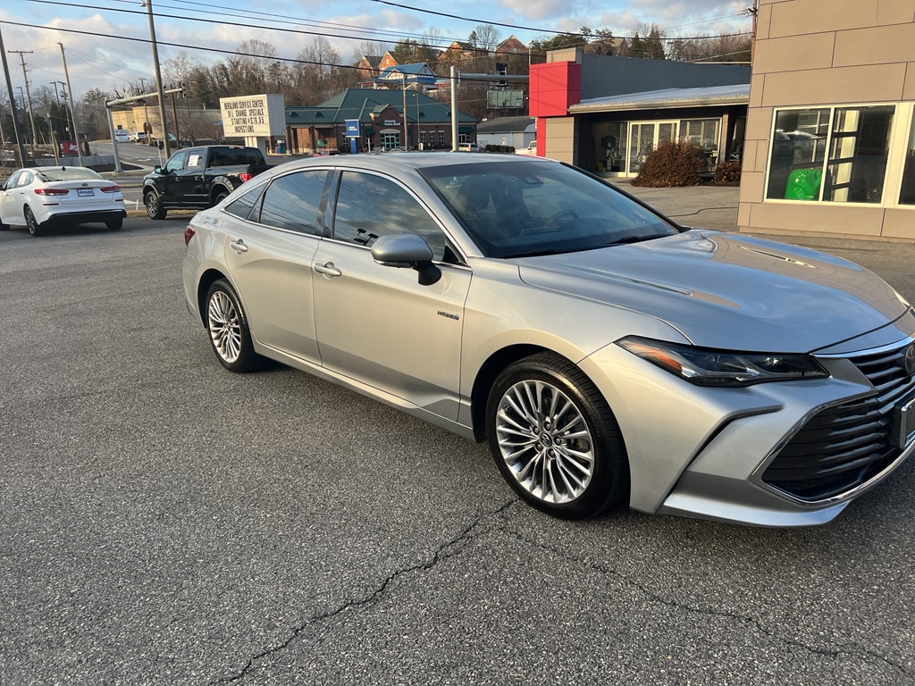 Used 2019 Toyota Avalon Hybrid Limited Sedan