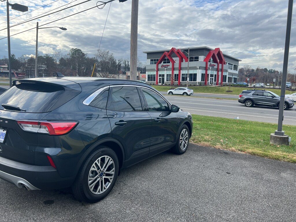 2022 Ford Escape SEL photo 4