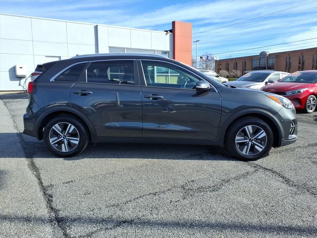 Used 2022 Kia Niro Plug-In Hybrid EX SUV