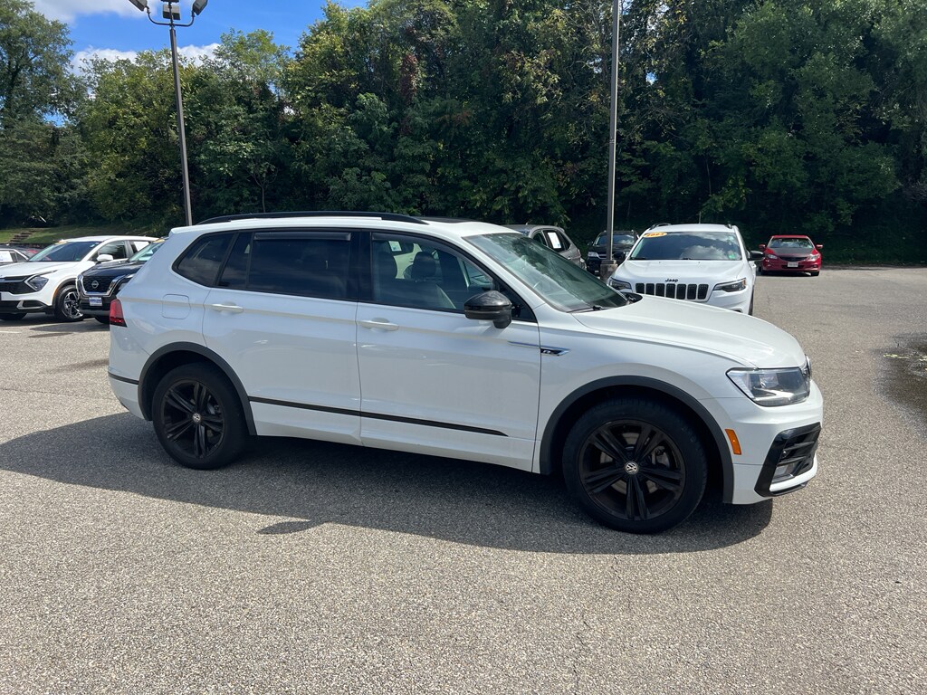 2019 Volkswagen Tiguan SEL R-Line photo 4