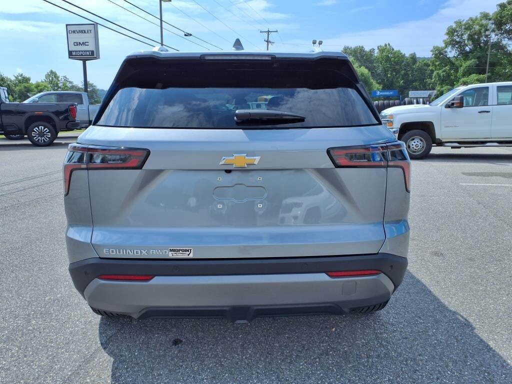 2025 Chevrolet Equinox LT photo 4
