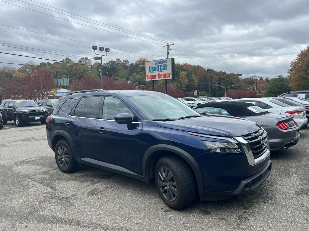 Used 2024 Nissan Pathfinder SV SUV