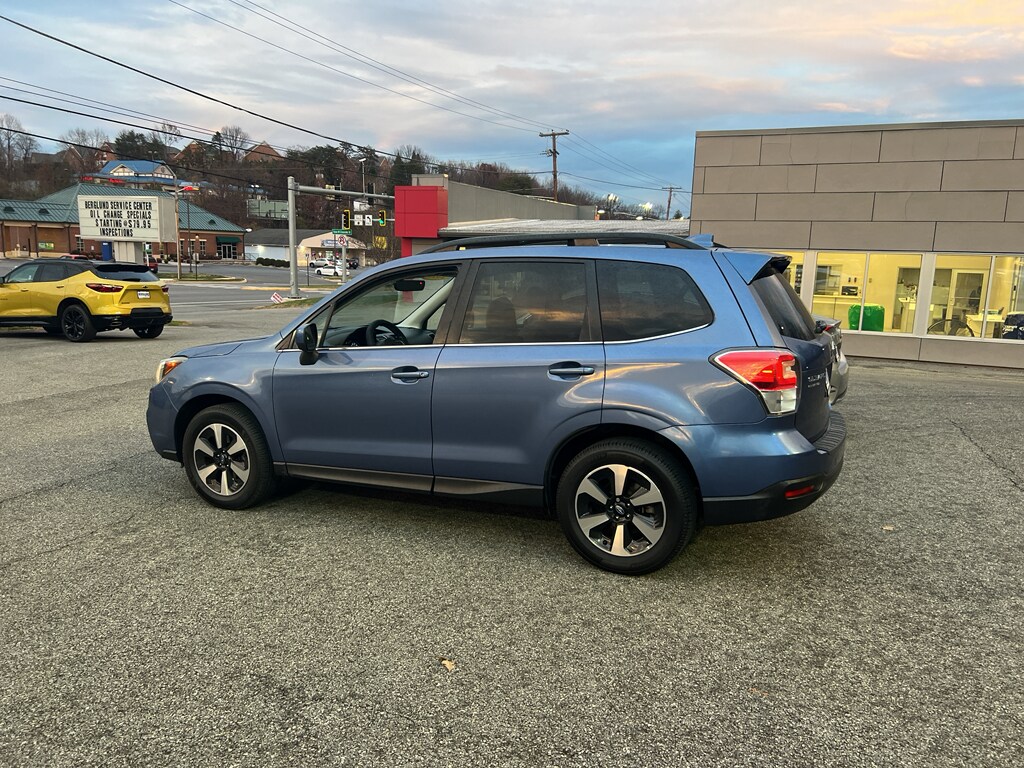 2017 Subaru Forester 2.5i Limited photo 2