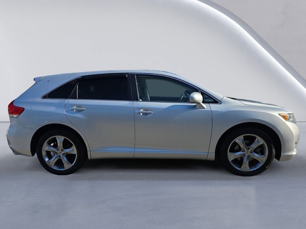 2010 Toyota Venza Base photo 2