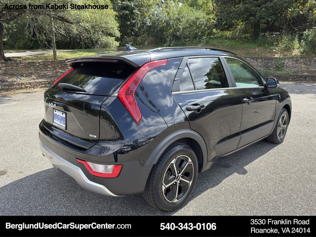 2023 Kia Niro EX photo 2