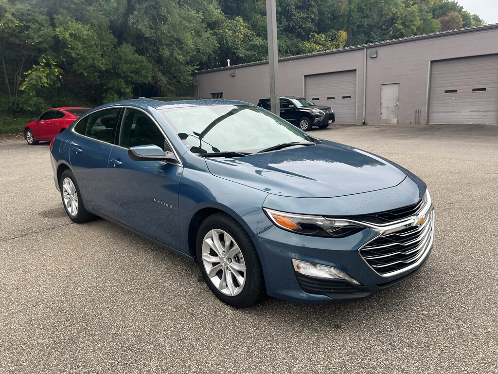 2024 Chevrolet Malibu 1LT photo 3