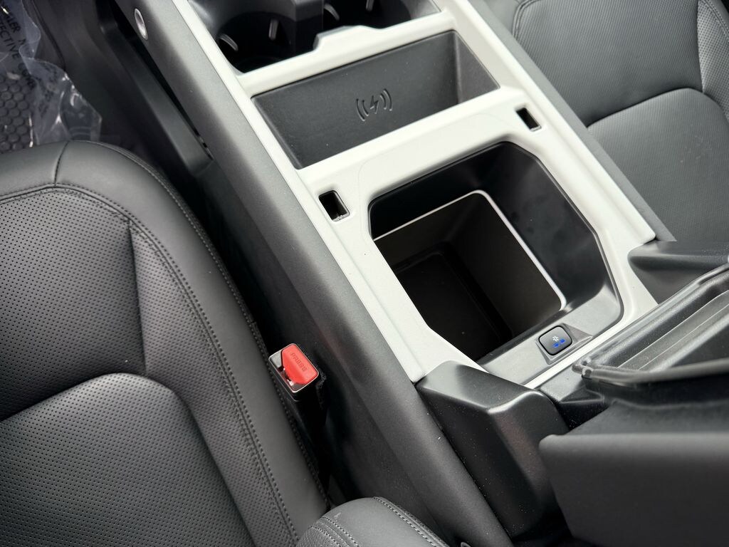 2025 Land Rover Defender X-Dynamic SE - Photo 30