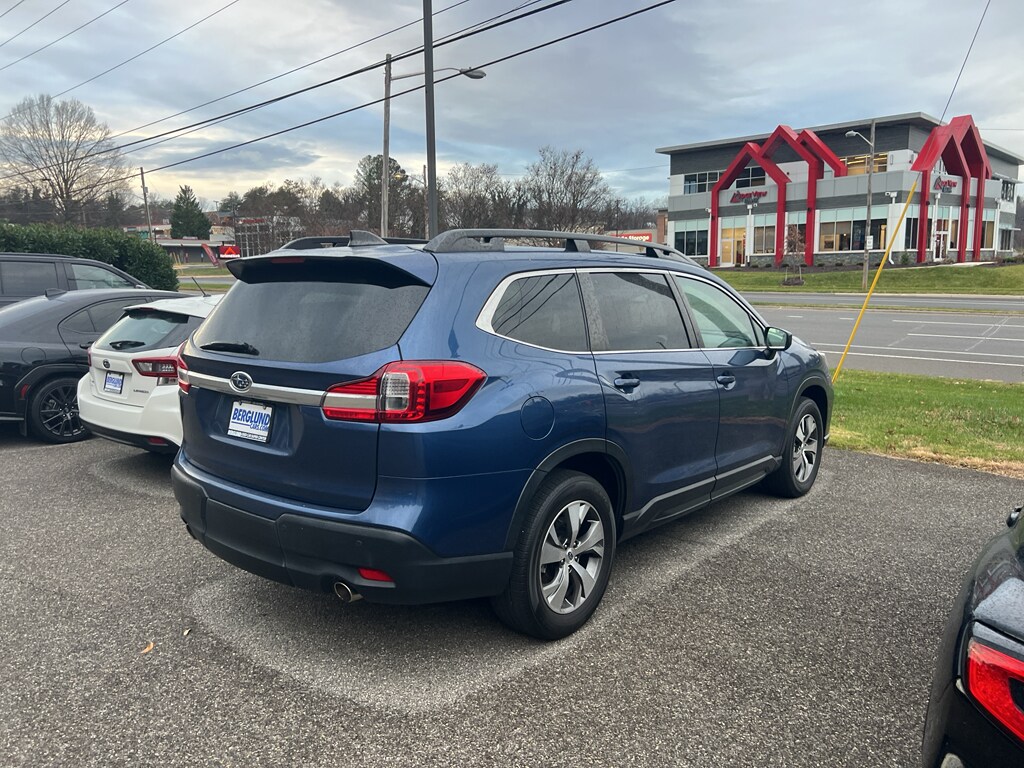 2022 Subaru Ascent Premium photo 4