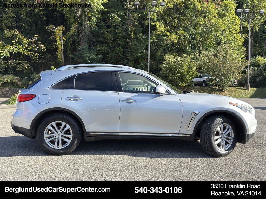 2016 Infiniti QX70 Base photo 3