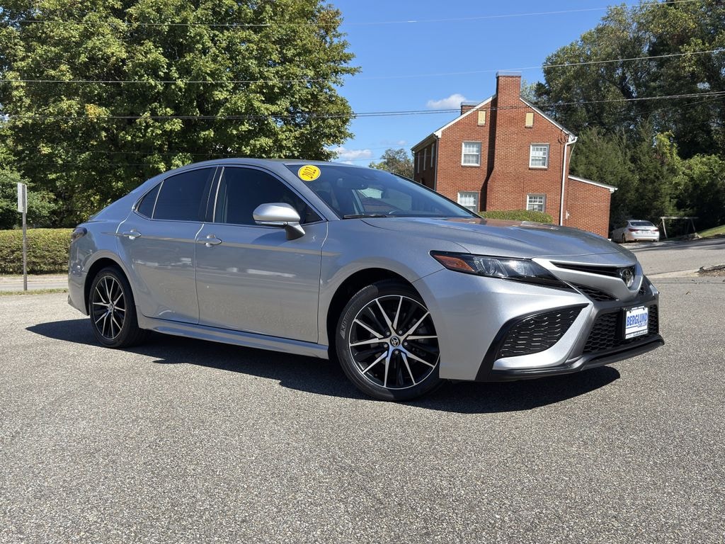 Used 2022 Toyota Camry SE Sedan