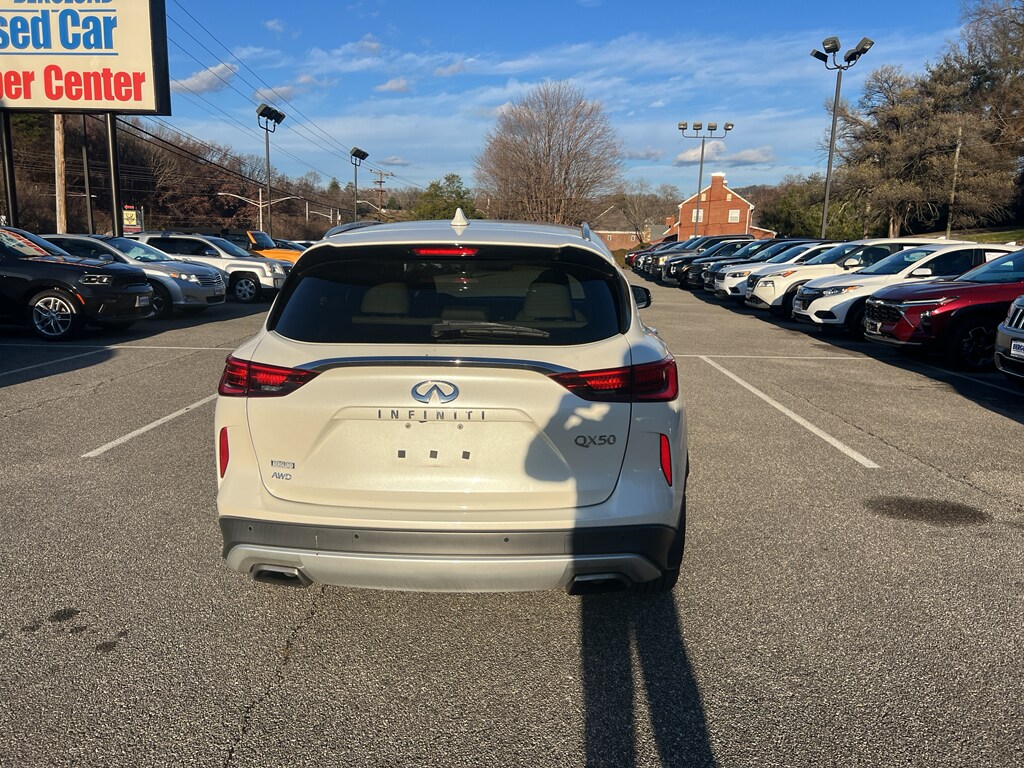 2021 Infiniti QX50 Essential photo 3