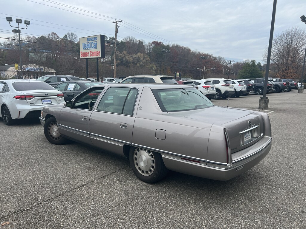 1996 Cadillac DeVille Base photo 2