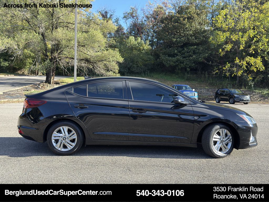 2020 Hyundai Elantra Value Edition photo 3
