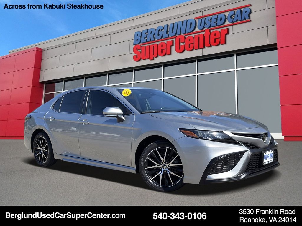 Used 2022 Toyota Camry SE Sedan
