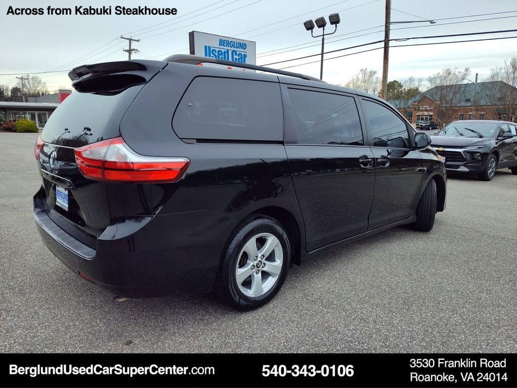 Used 2018 Toyota Sienna LE 8 Passenger Van Passenger Van