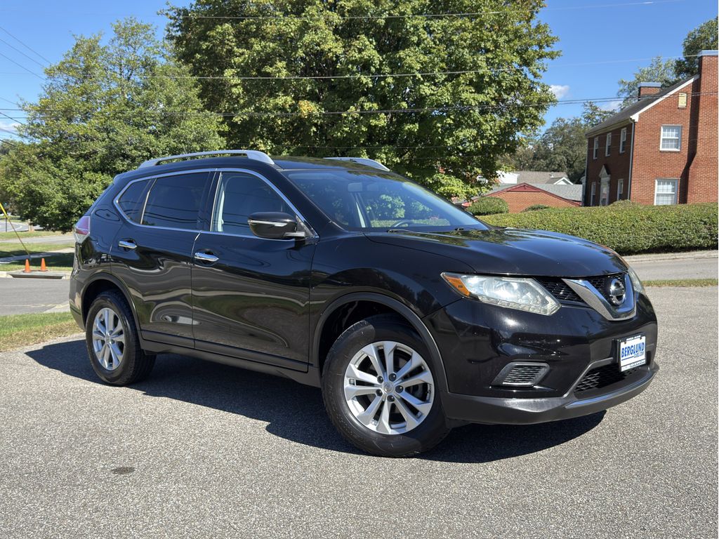 2015 Nissan Rogue SV photo 2