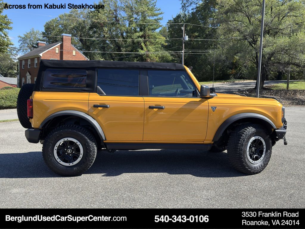 2022 Ford Bronco Base photo 3